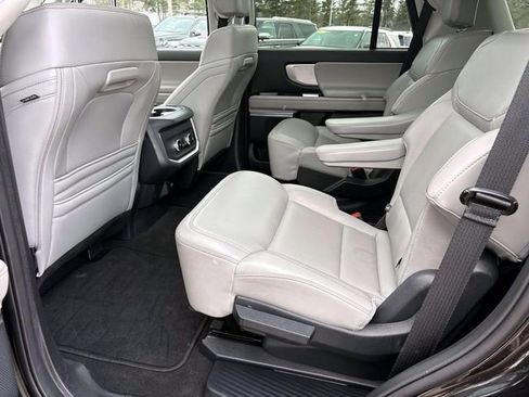 Used 2025 Ford Expedition Active image 10