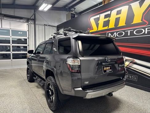 Used 2018 Toyota 4Runner TRD Off-Road w/ TRD Performance Package AWD/4WD image 18