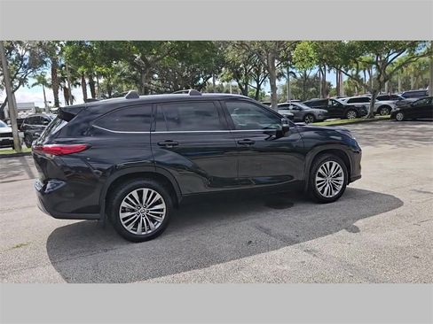 Used 2022 Toyota Highlander Platinum image 39