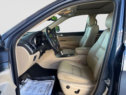 Used 2019 Jeep Grand Cherokee Limited AWD/4WD image 12