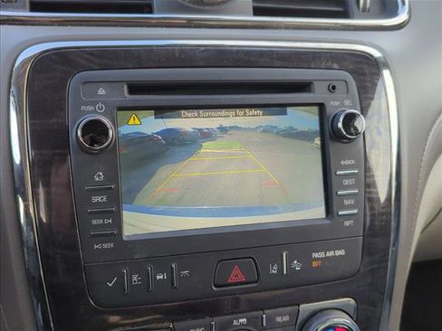 Used 2017 Buick Enclave Leather image 18