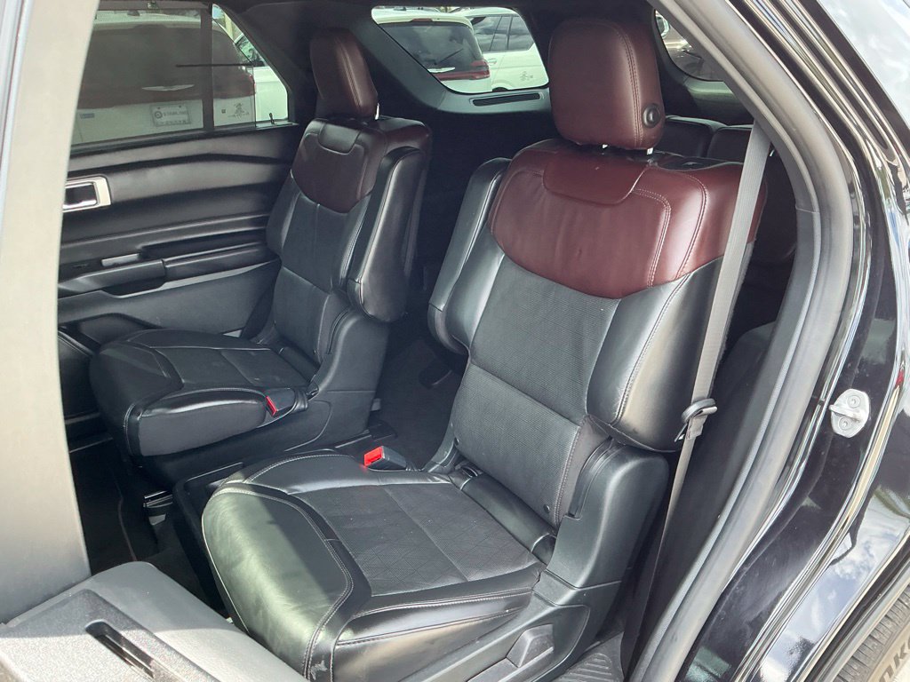 Used 2020 Ford Explorer Platinum w/ Premium Technology Package AWD/4WD image 32