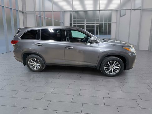 Used 2019 Toyota Highlander XLE image 9