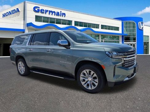 Used 2023 Chevrolet Suburban Premier AWD/4WD image 3