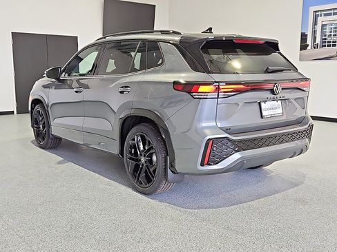 New 2026 Volkswagen Tiguan SE R-Line image 2