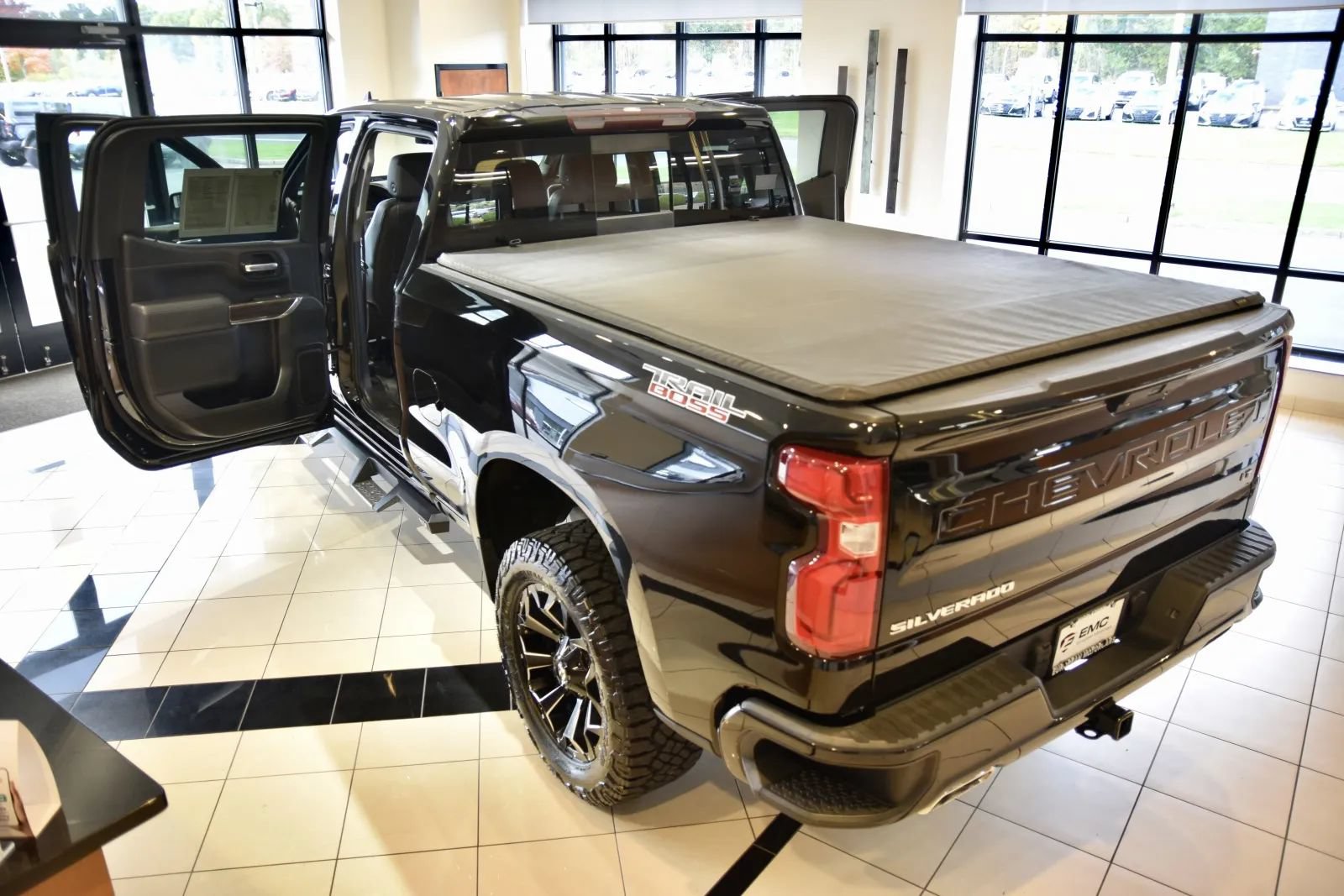 Used 2019 Chevrolet Silverado 1500 LT Trail Boss AWD/4WD image 9