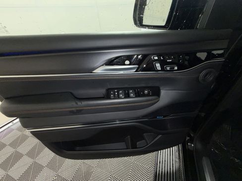 Used 2025 Jeep Grand Wagoneer Series III w/ Quick Order Packagew 28T image 15