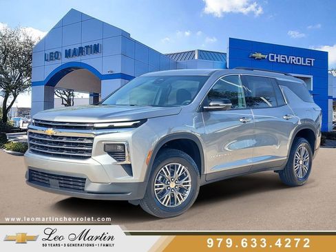 New 2026 Chevrolet Traverse LT w/ Driver Confidence Package image 1