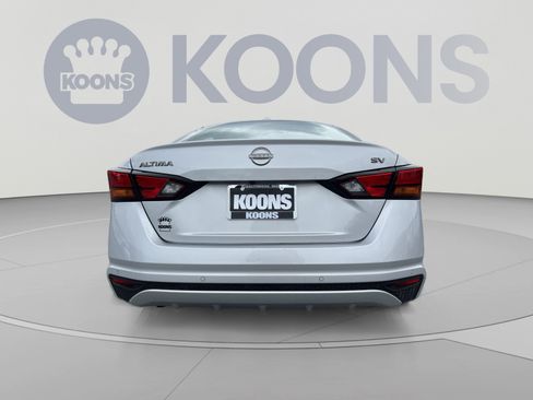 Used 2024 Nissan Altima 2.5 SV FWD image 5
