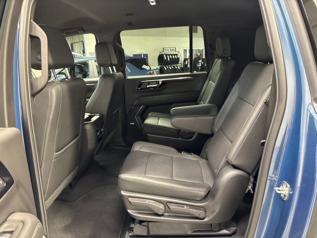 Used 2026 Chevrolet Suburban LT w/ Comfort Package AWD/4WD image 48