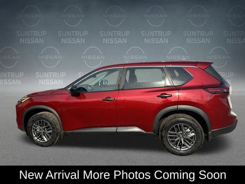Used 2025 Nissan Rogue S image 3