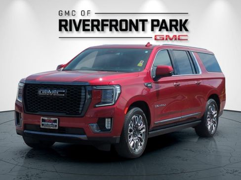 Used 2023 GMC Yukon XL Denali Ultimate AWD/4WD image 7