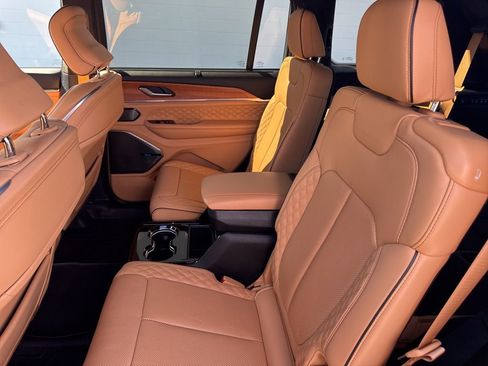 Used 2023 Jeep Grand Cherokee L Summit image 18