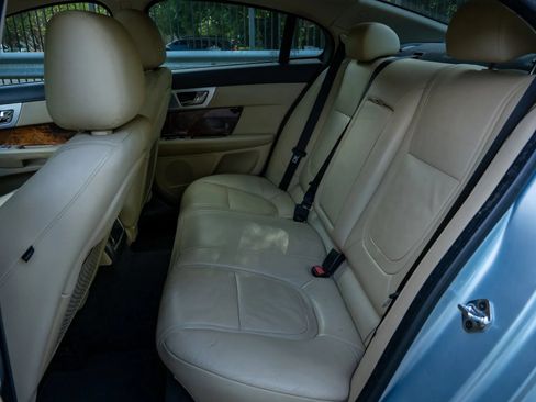 Used 2013 Jaguar XF RWD image 15