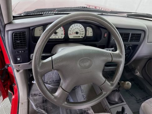 Used 2001 Toyota Tacoma Base image 3
