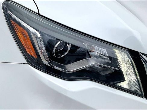 Used 2017 Nissan Pathfinder Platinum image 30