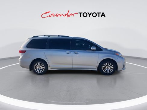 Certified 2020 Toyota Sienna XLE image 9