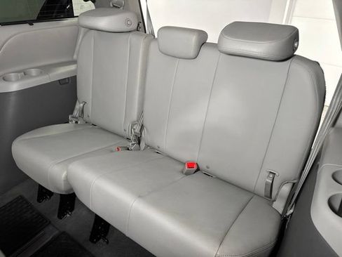 Used 2020 Toyota Sienna XLE AWD/4WD image 30