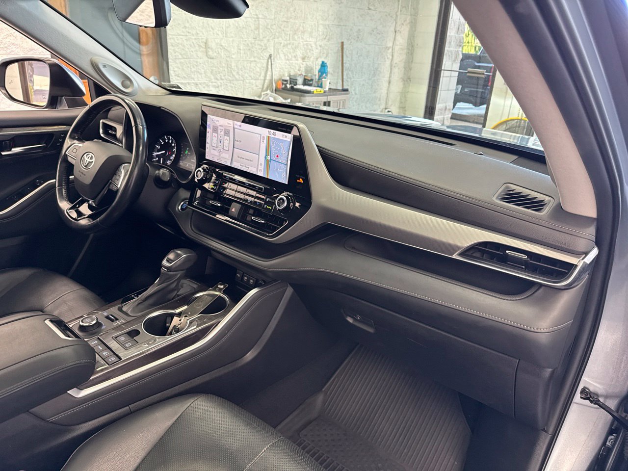 Certified 2021 Toyota Highlander Platinum AWD/4WD image 56