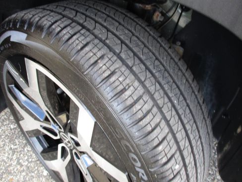 Used 2022 Volkswagen Taos SEL image 34