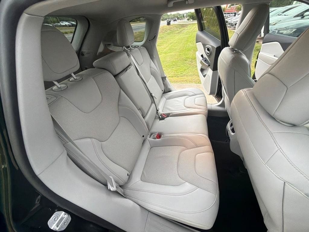 Used 2019 Jeep Cherokee Limited FWD image 25
