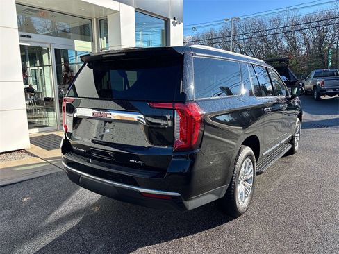 Used 2021 GMC Yukon XL SLT w/ SLT Premium Package image 3