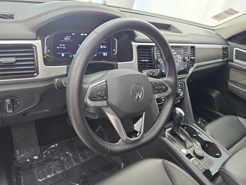 Used 2022 Volkswagen Atlas SE w/ Panoramic Sunroof Package AWD/4WD image 16