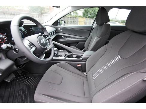 Certified 2022 Hyundai Elantra SEL w/ Convenience + Premium Package FWD image 15