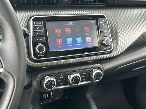 Used 2020 Nissan Kicks S FWD image 28
