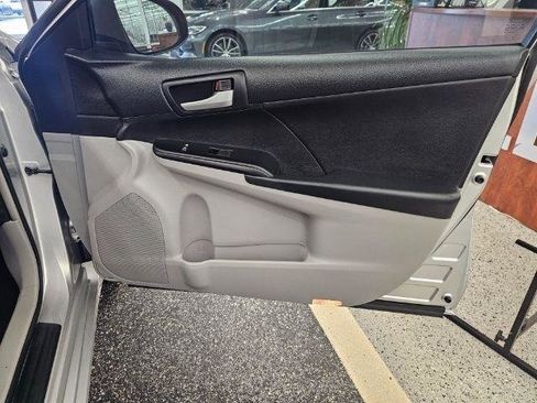 Used 2012 Toyota Camry LE FWD image 17