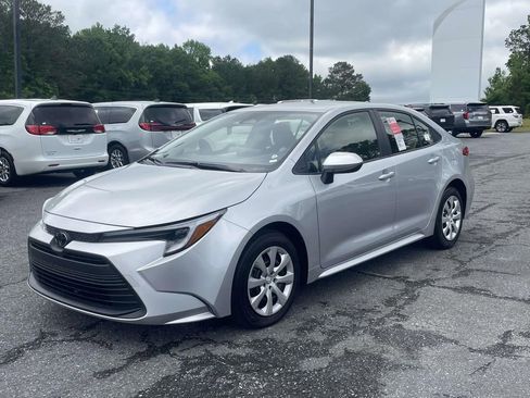 Used 2026 Toyota Corolla LE FWD image 5