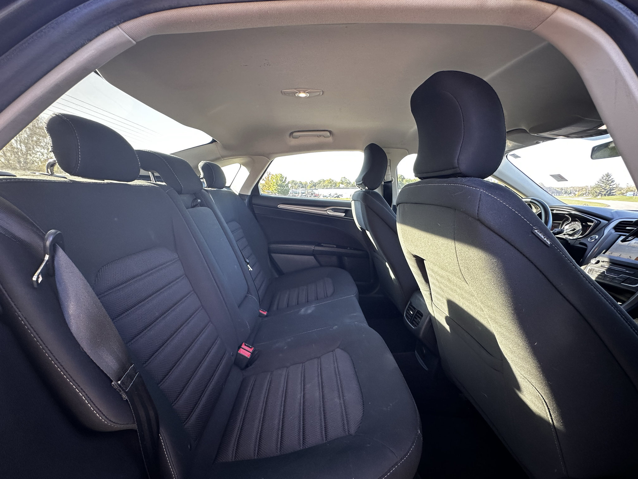 Used 2017 Ford Fusion SE w/ Fusion SE Technology Package FWD image 29