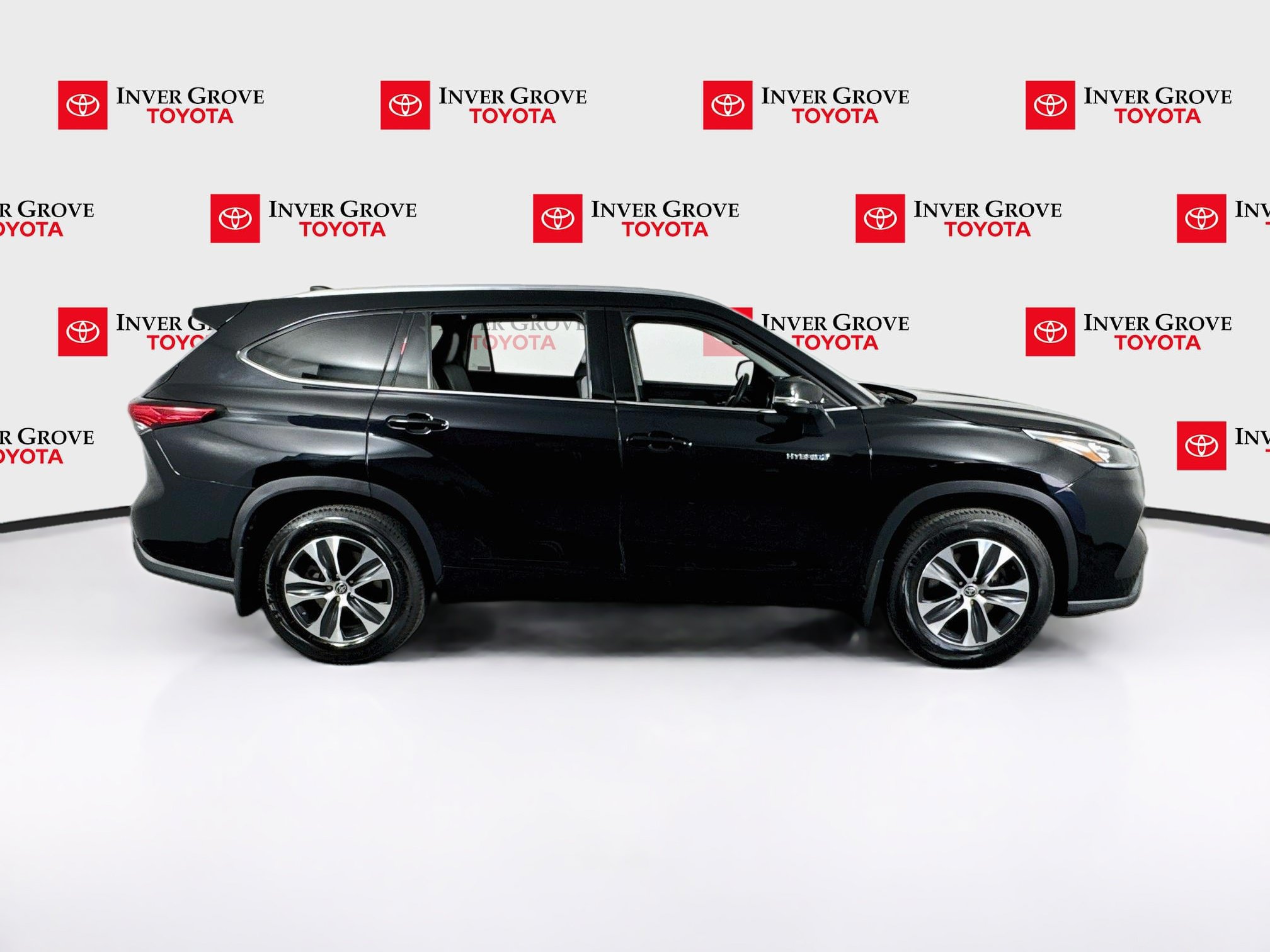 Used 2020 Toyota Highlander XLE AWD/4WD image 4
