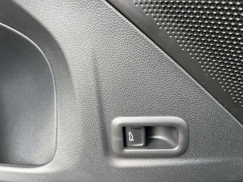 New 2025 Volkswagen Tiguan SE image 22