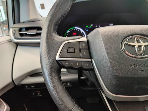 Used 2025 Toyota Sienna XLE FWD image 13