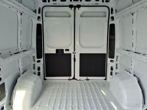 Used 2025 RAM ProMaster 2500 w/ Convenience Group image 13