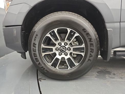 Used 2024 Nissan Titan SV image 15