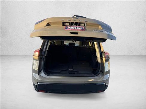 Used 2024 Nissan Rogue SV image 7