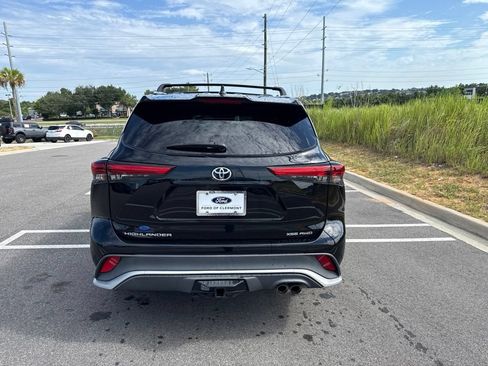 Used 2021 Toyota Highlander XSE AWD/4WD image 4