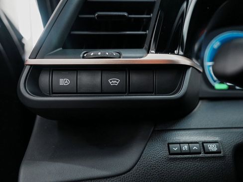 Used 2023 Toyota Crown XLE image 21