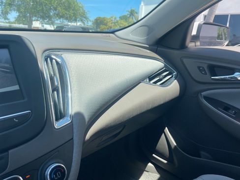 Used 2017 Chevrolet Malibu Hybrid FWD image 27