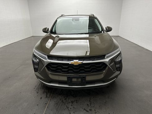 Used 2024 Chevrolet Trax LT w/ Sunroof Package image 3