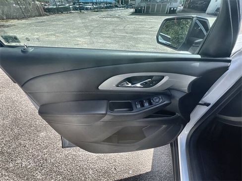 Used 2021 Chevrolet Traverse LS FWD image 20