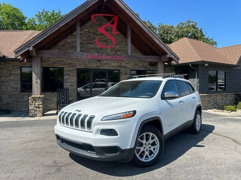 Used 2016 Jeep Cherokee Sport FWD image 1