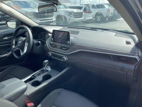 Used 2025 Nissan Altima 2.5 SV FWD image 17