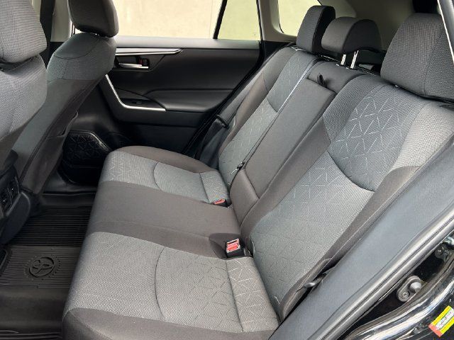 Used 2025 Toyota RAV4 XLE FWD image 34