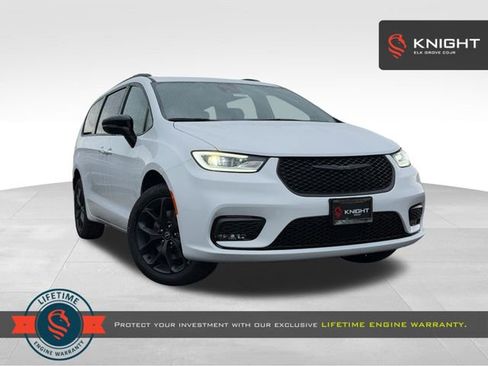 New 2026 Chrysler Pacifica Select AWD/4WD image 1