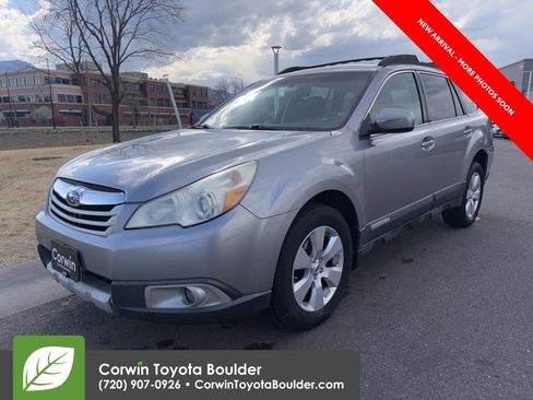 Used 2011 Subaru Outback 2.5i Limited image 3