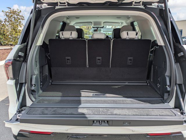 New 2026 Lincoln Navigator Premiere AWD/4WD image 13