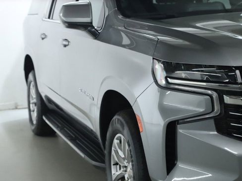 Used 2023 Chevrolet Suburban LT image 8